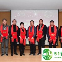 致敬40年-中原陶瓷發(fā)展高峰論壇李學(xué)武牡丹瓷頻獲大獎(jiǎng)