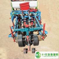 大型花生播種機(jī) 花生施肥覆膜播種機(jī)拖拉機(jī)帶2行花生播種機(jī)
