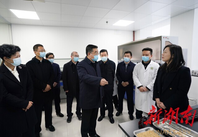 張慶偉在省農(nóng)科院等科研機(jī)構(gòu)和企業(yè)調(diào)研：給現(xiàn)代農(nóng)業(yè)插上科技的翅膀 守住保障國家糧食安全底線