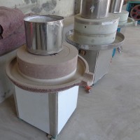 全自動電動石磨面粉機組現(xiàn)貨 雜糧石磨機 綠色生態(tài)石磨設(shè)備 廠家