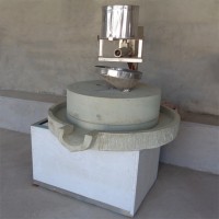 純手工制作芝麻油石磨機腸粉米漿電動石磨機小型辣椒醬石磨生產(chǎn)廠