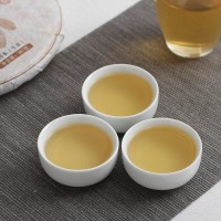 批發(fā)云南普洱茶 班章大葉 黃金葉大樹普洱生餅 357g七子餅生茶