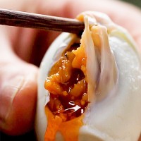 川古佬油沙咸鴨蛋塑盒裝 多規(guī)格淡鹽自制紅心咸鴨蛋廠家直銷