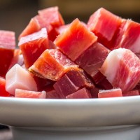 廠家供應(yīng)涼山高原煲湯火腿切片塊臘味腌制家用過(guò)年年貨商務(wù)伴手禮