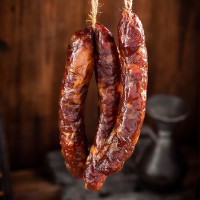 計(jì)量稱重川味臘腸麻辣香腸臘肉貴州特產(chǎn)辣腸農(nóng)家自制煙熏臘味批發(fā)