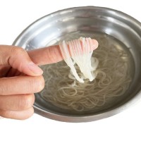廠家供應(yīng)安徽宿州特產(chǎn)紅薯粉條禮盒火鍋粉條批發(fā)鐵棍山藥紅薯粉條