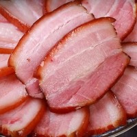 恩施土家五花肉自制正宗柴火煙熏臘肉五花臘肉獨(dú)立包裝土豬肉批發(fā)