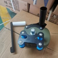卷膜器 加強(qiáng)型鏈?zhǔn)巾斁頊厥掖笈锸謩?dòng)卷簾機(jī)農(nóng)業(yè)溫室放風(fēng)機(jī)設(shè)備